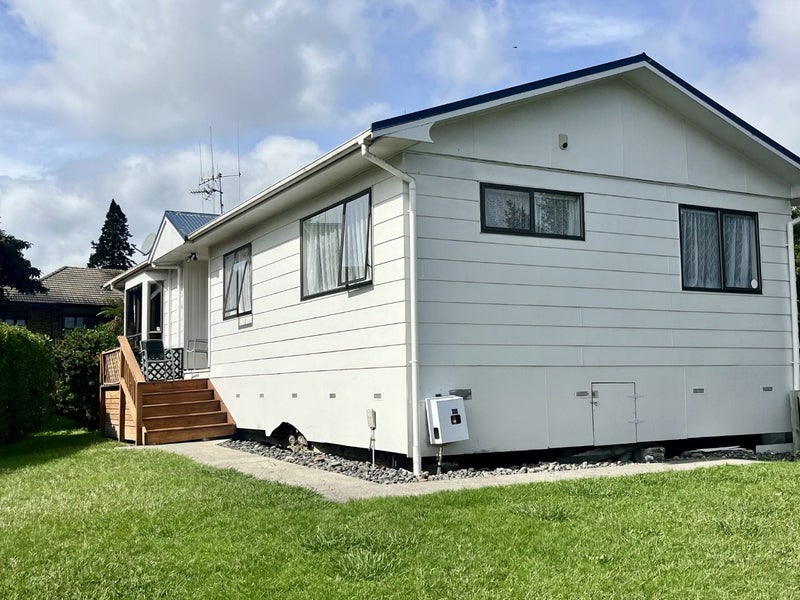 21 Gilbass Avenue, Hamilton Lake, Hamilton - Carousel 1