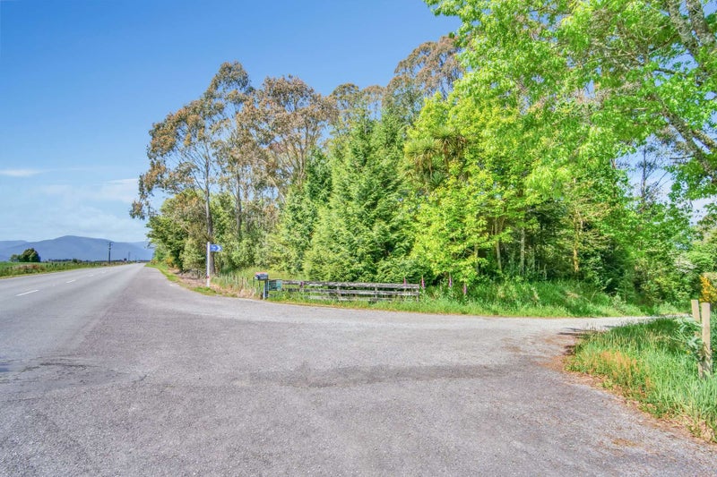 1946 Arnold Valley Road, Dobson - Carousel 31