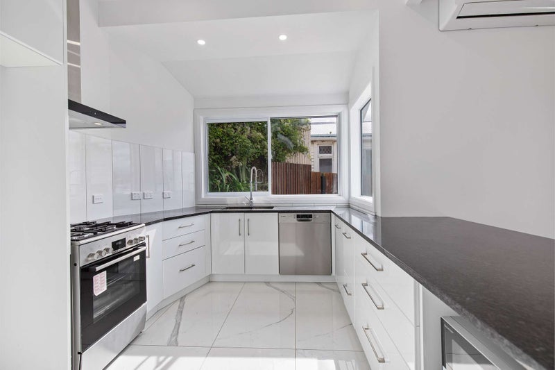498 Evans Bay Parade, Hataitai, Wellington - Carousel 2