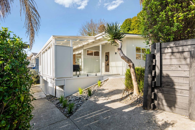 2/1C Bank Street, Hillcrest, Auckland - Carousel 1