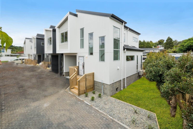 11 Compton Street, Hillcrest, Auckland - Carousel 1