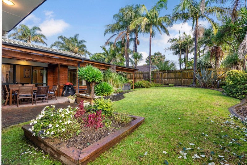 72 Lothian Brae, Wattle Downs, Auckland - Carousel 1