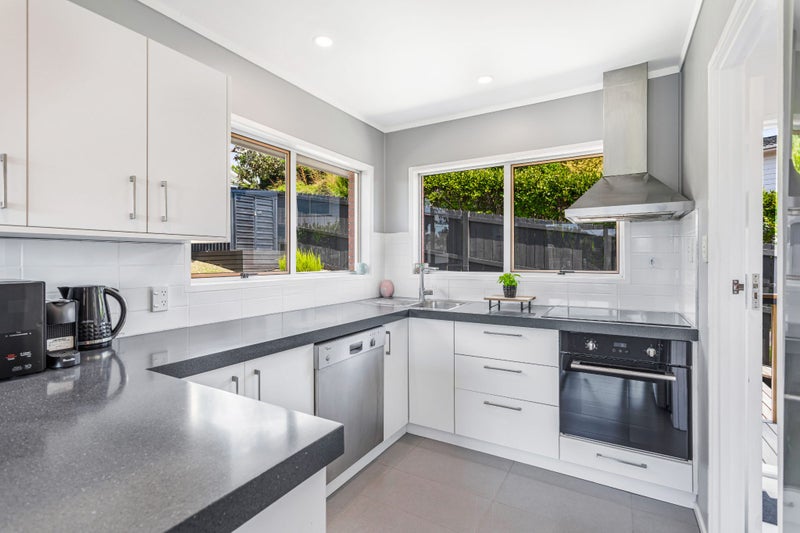 1/8 Phillipa Place, Browns Bay, Auckland - Carousel 2