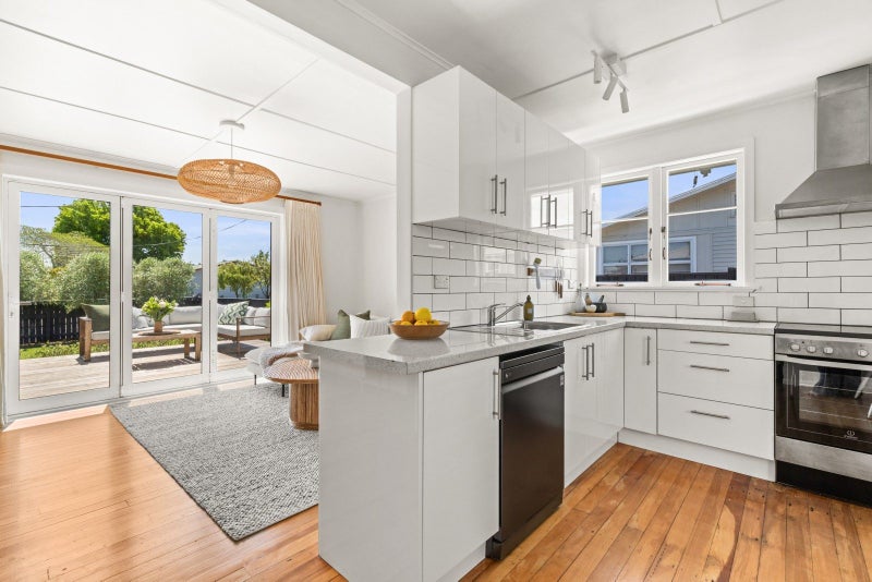 12 Nimon Street, Havelock North, Havelock North - Carousel 2