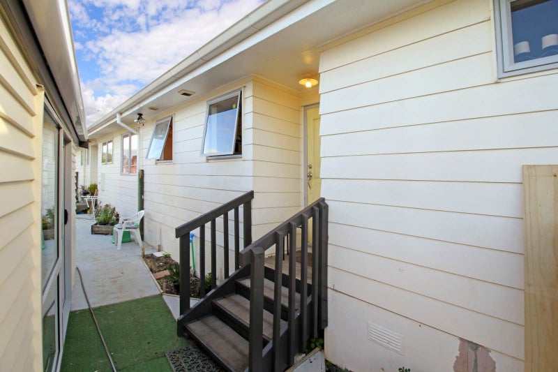 27A Casuarina Road, Half Moon Bay, Auckland - Carousel 1