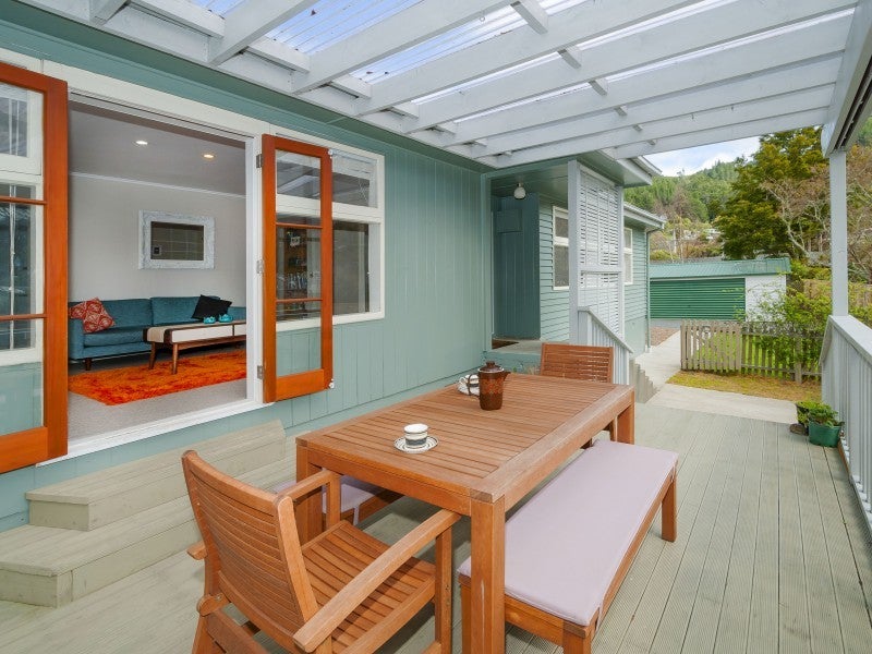 5 Forest Road, Pinehaven, Upper Hutt - Carousel 1