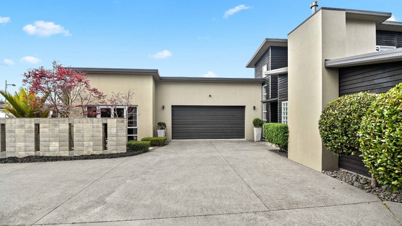 31 Langdale Court, Huntington, Hamilton - Carousel 1