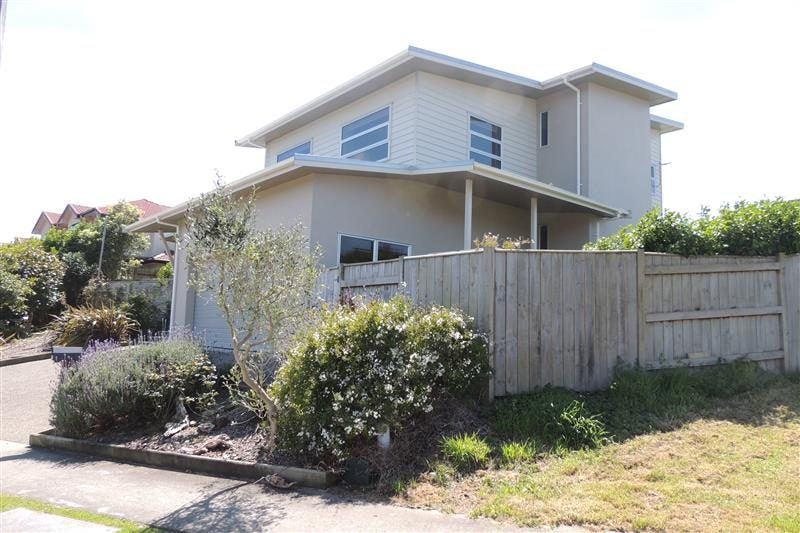 37 Ruapehu Drive, Fitzherbert, Palmerston North - Carousel 1