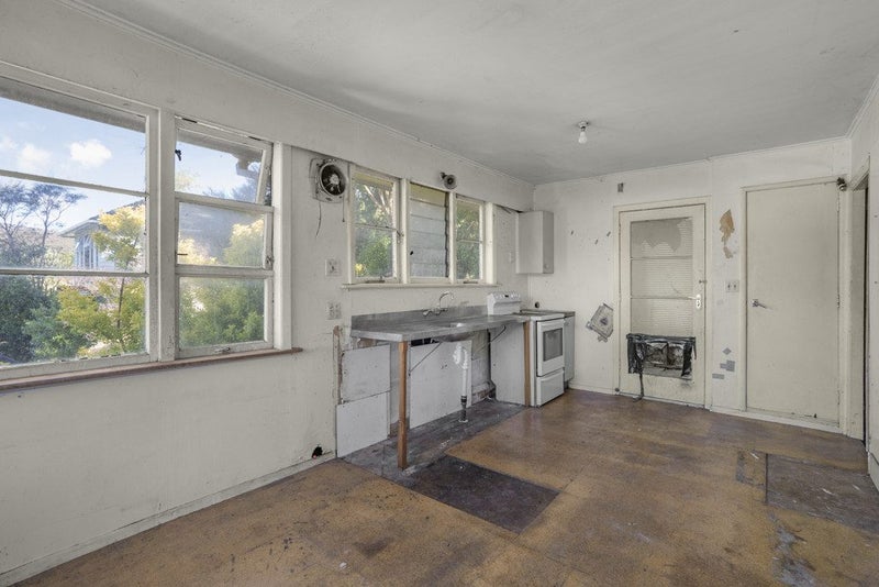 8 Stokes Valley Road, Stokes Valley, Lower Hutt - Carousel 2