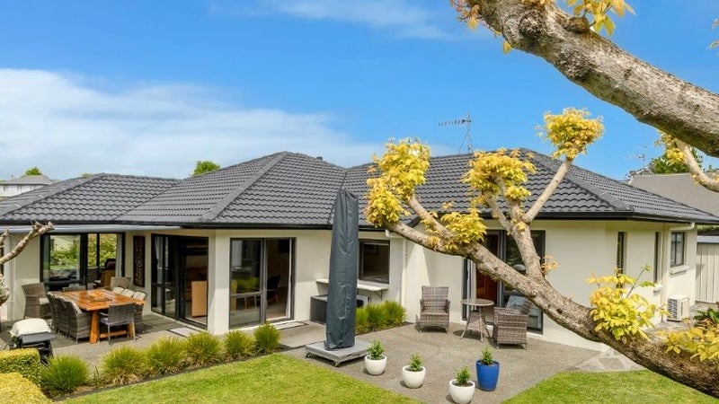 16 Raukawa Drive, Bethlehem, Tauranga - Carousel 1