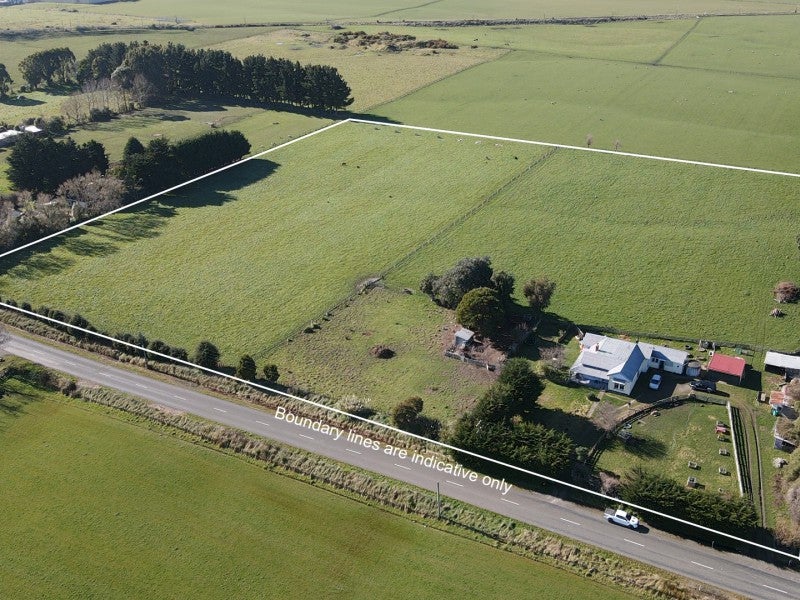 51 Goldings Line, Marton - Carousel 1