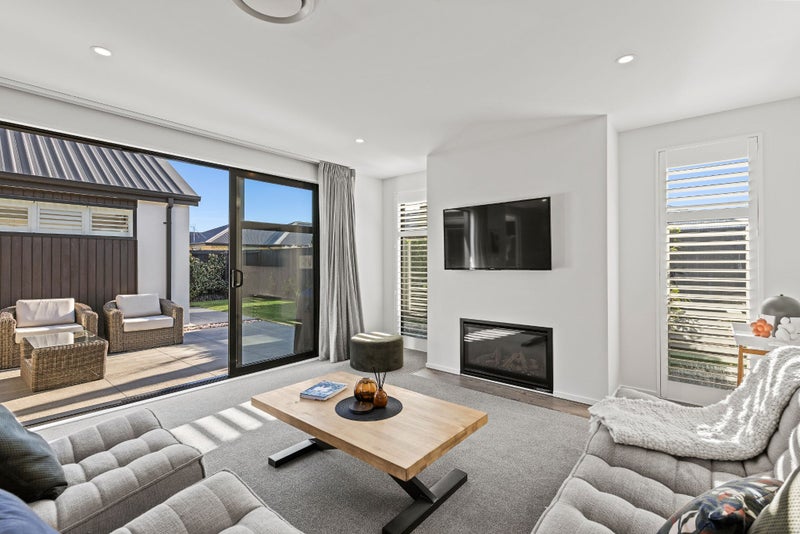 15 Luxembourg Crescent, Halswell, Christchurch - Carousel 1