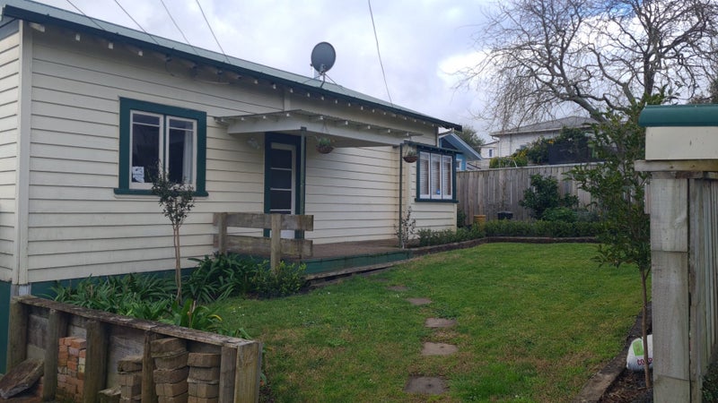 16 Huia Avenue, Forest Lake, Hamilton - Carousel 1