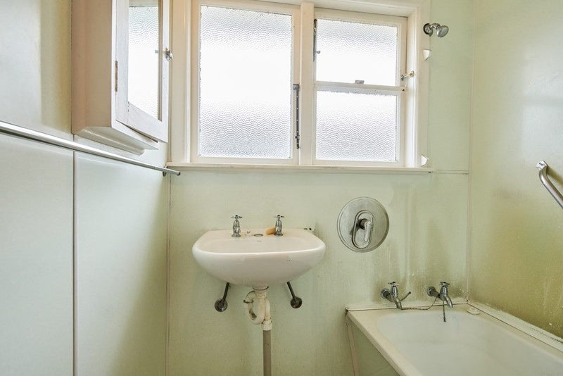 22 Taylor Terrace, Tawa, Wellington - Carousel 10