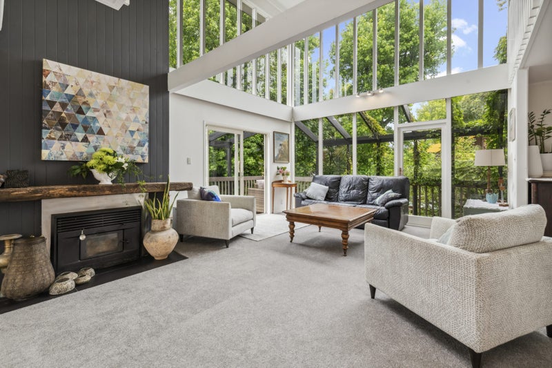 16 Colmar Road, Mellons Bay, Auckland - Carousel 1