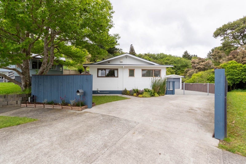 8 Harold Grove, Stokes Valley, Lower Hutt - Carousel 22