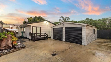 2/8 Kirklow Place, Goodwood Heights, Auckland - Carousel 1