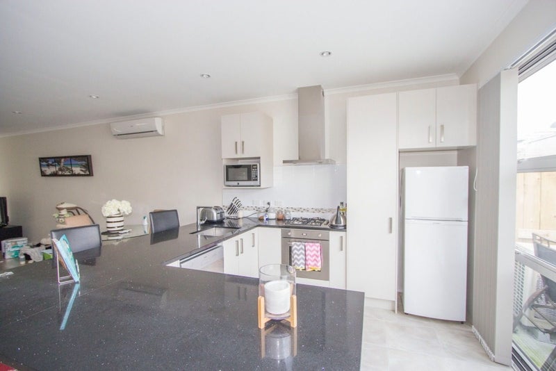 17 Hakawai Avenue, Takanini, Auckland - Carousel 2