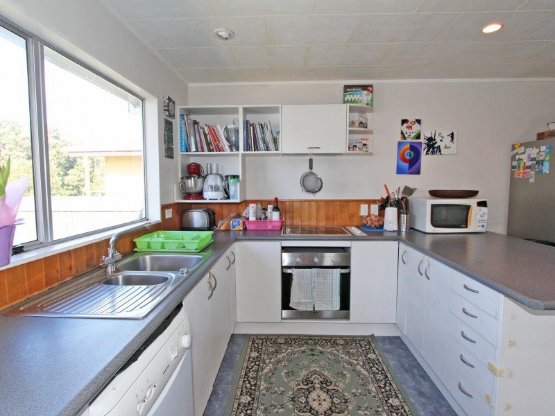 5 Parkinson Close, Whitby, Porirua - Carousel 2