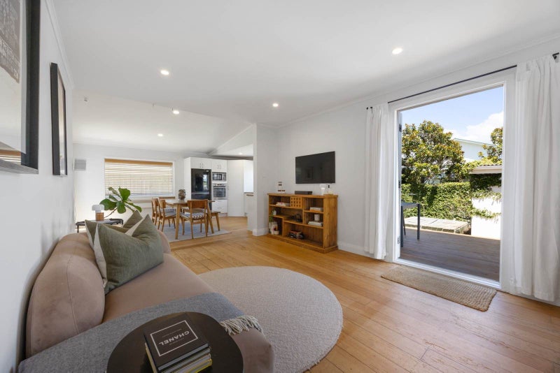 20 Vincent Road, Northcote Point, Auckland - Carousel 2