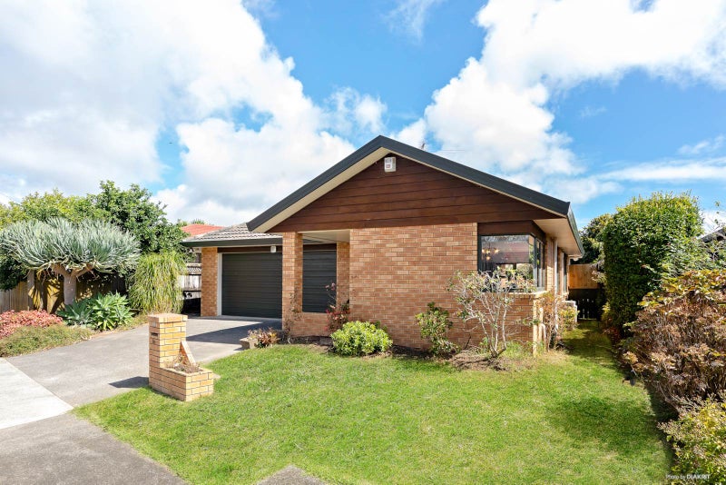 2/6 Buckingham Crescent, Papatoetoe, Auckland - Carousel 1