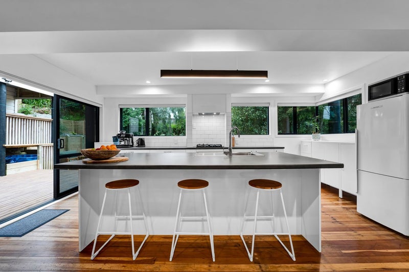 10 Hood Place, Spotswood, New Plymouth - Carousel 2