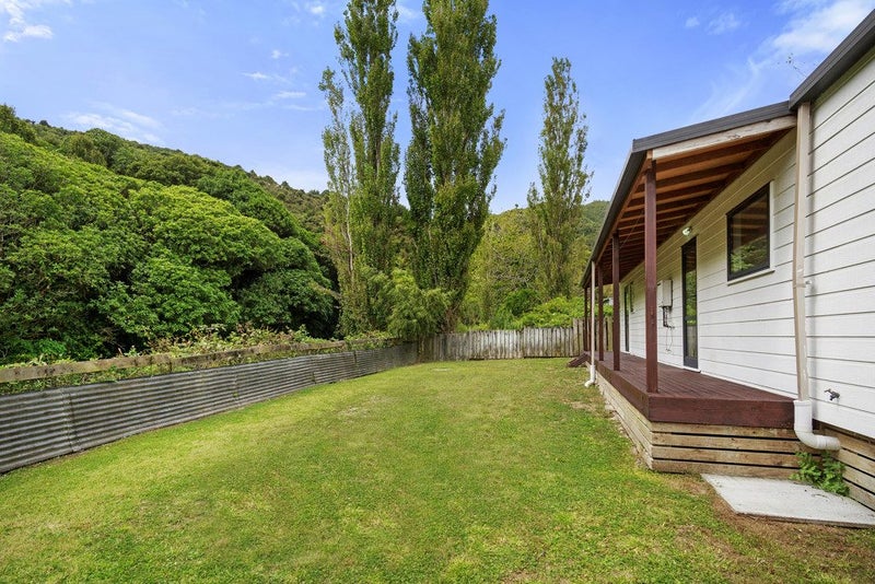 21A Wilkie Crescent, Naenae, Lower Hutt - Carousel 2