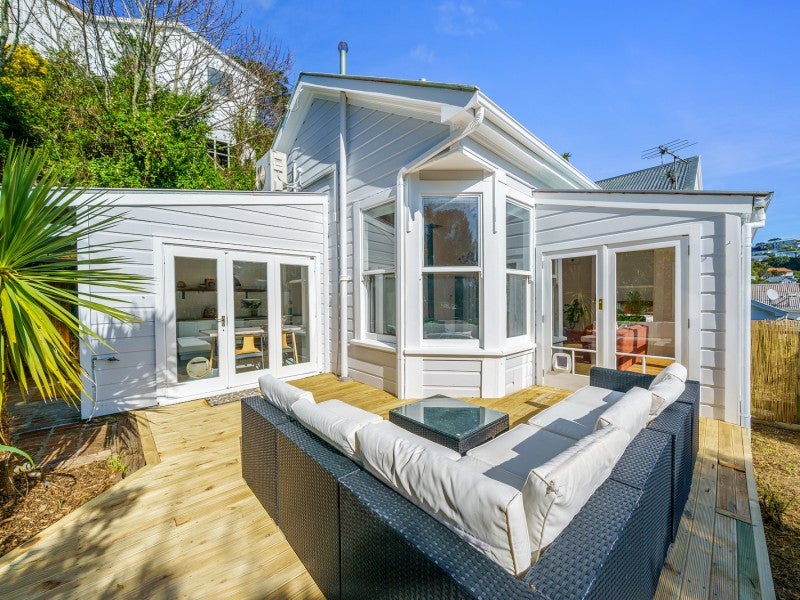 38 Fairview Crescent, Kelburn, Wellington - Carousel 1