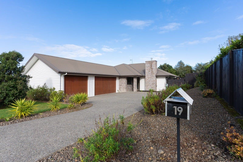 19 Galea Grove, Kelvin Grove, Palmerston North - Carousel 1
