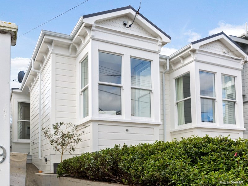 9 Caroline Street, Mount Victoria, Wellington - Carousel 2