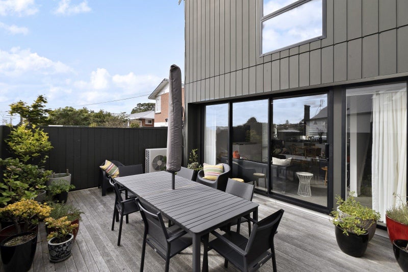 15/6 Oswald Crescent, Paparangi, Wellington - Carousel 2