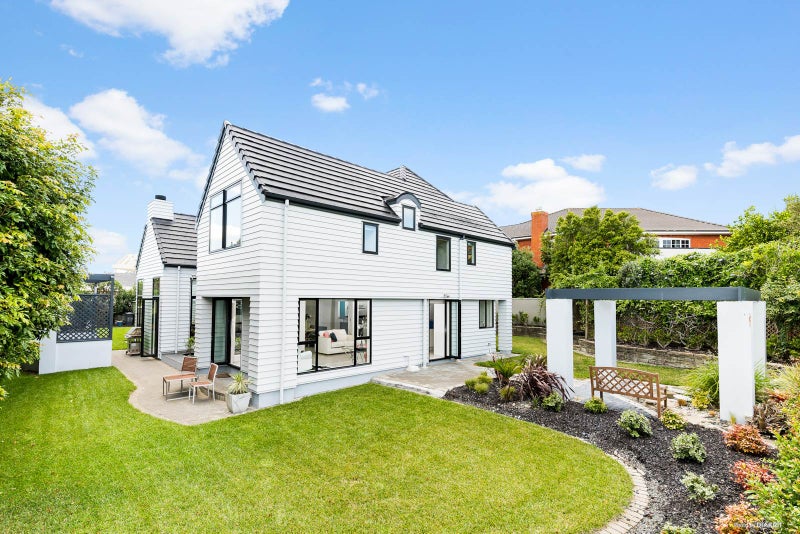 61 Manor Park, Sunnyhills, Auckland - Carousel 1