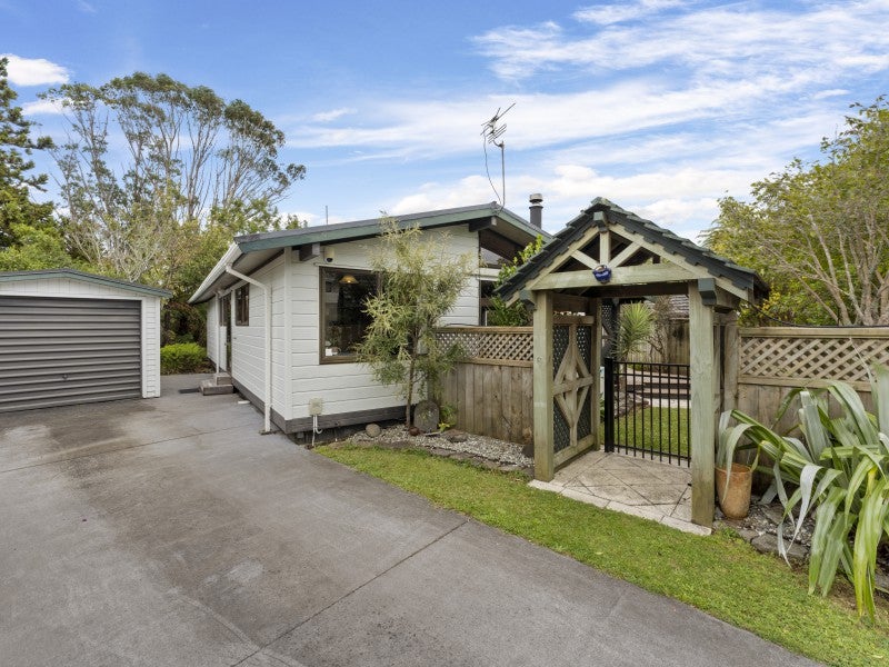 12 Cargill Place, Frankleigh Park, New Plymouth - Carousel 2