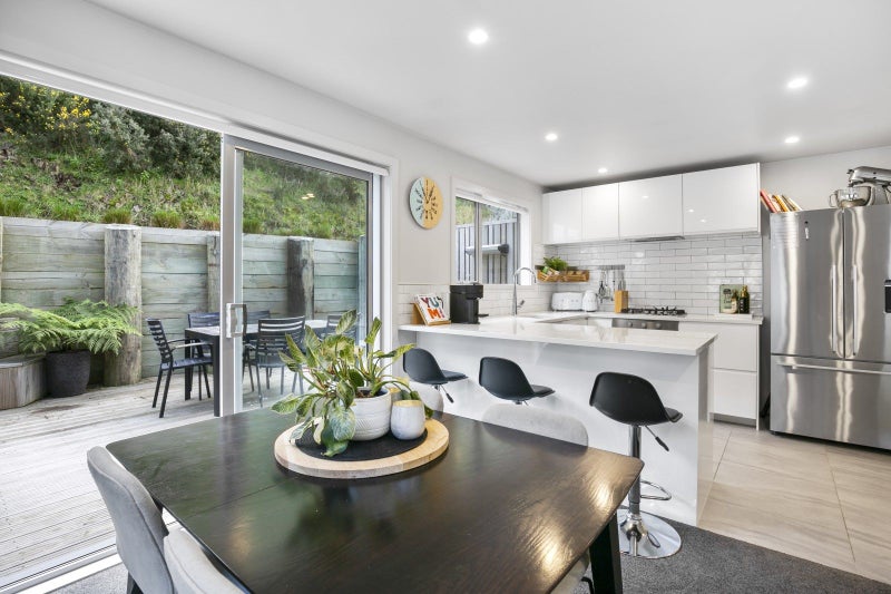 20B Rarangi Way, Ōwhiro Bay, Wellington - Carousel 1