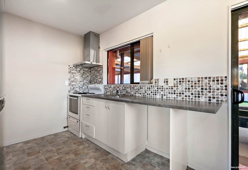 84 Robert Skelton Place, Clendon Park, Auckland - Carousel 1