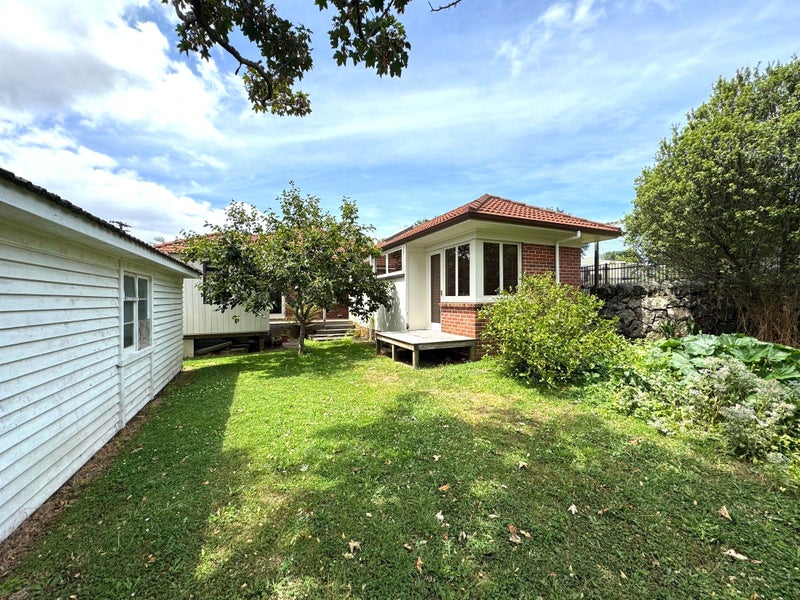 41 Queensway, Three Kings, Auckland - Carousel 23