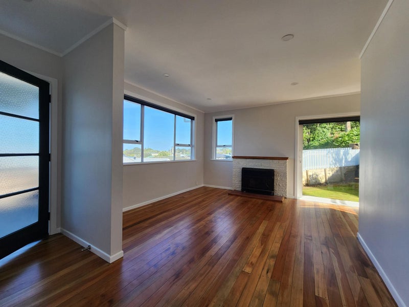 31 Simons Street, Moturoa, New Plymouth - Carousel 2