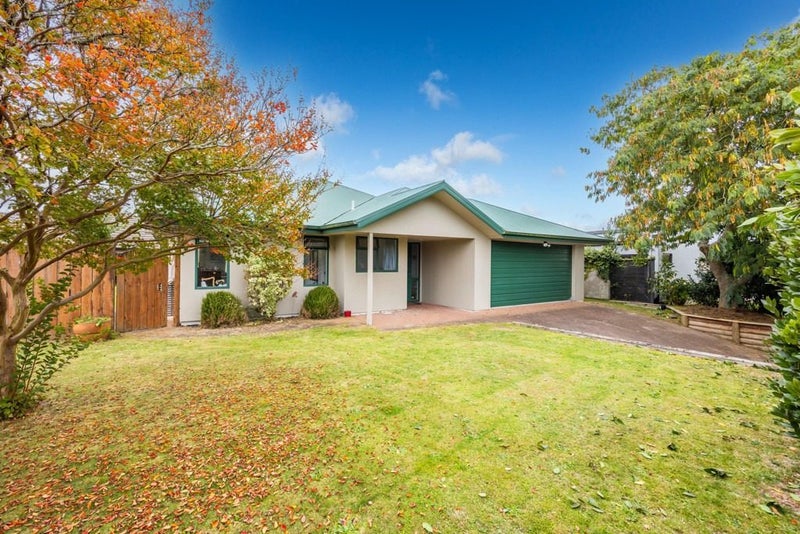 7 Grasmere Court, Huntington, Hamilton - Carousel 1
