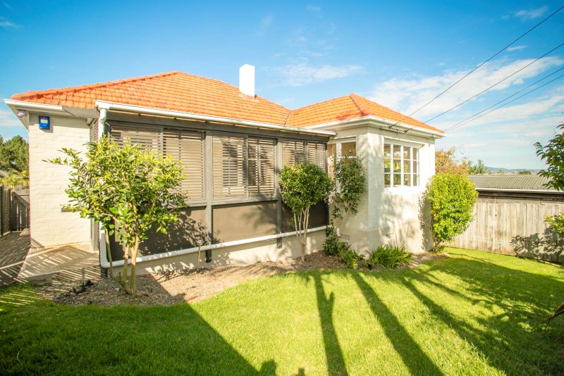 30 Fairlands Avenue, Waterview, Auckland - Carousel 1