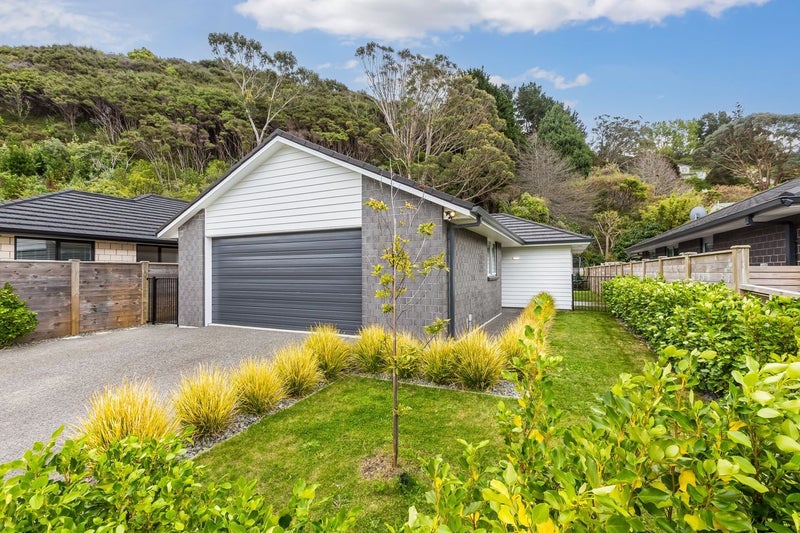44 Martingale Drive, Whitby, Porirua - Carousel 1