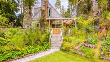 135 Laingholm Drive, Laingholm, Auckland - Carousel 1