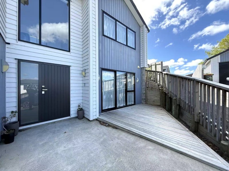 6 Matatika Rise, Swanson, Auckland - Carousel 2