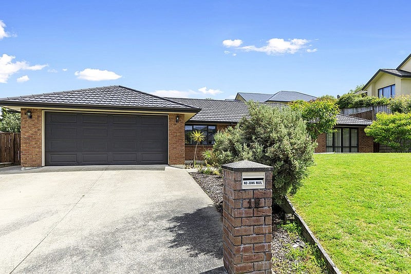 15 Kirton Drive, Riverstone Terraces, Upper Hutt - Carousel 1