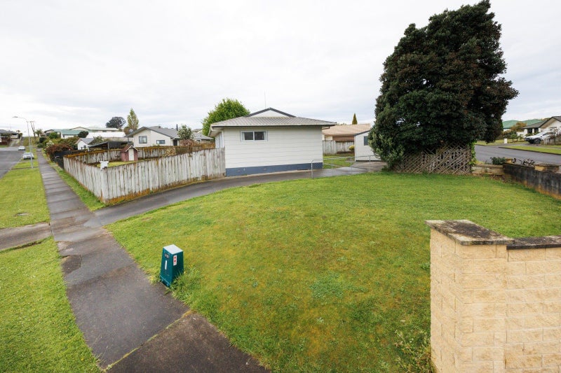 31 Lydia Place, Kelvin Grove, Palmerston North - Carousel 25