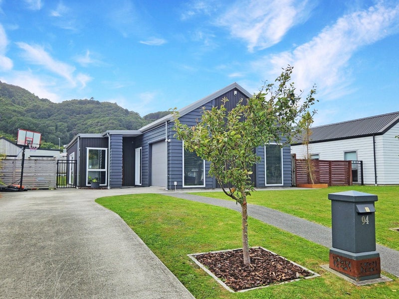 94 Moohan Street, Wainuiomata, Lower Hutt - Carousel 1