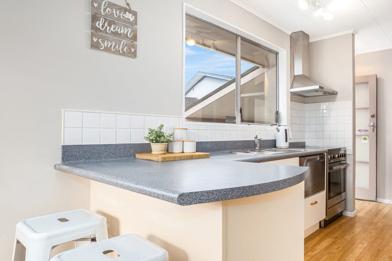 32 Brightwater Crescent, Totara Park, Upper Hutt - Carousel 2