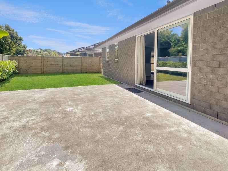 44 Martingale Drive, Whitby, Porirua - Carousel 9