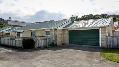 5A Simons Street, Moturoa, New Plymouth - Carousel 1