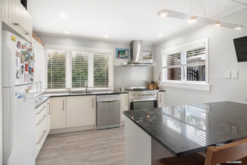 18 Walbrook Road, Manly, Whangaparaoa - Carousel 2