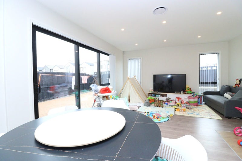 18 Southridge Road, Flat Bush, Auckland - Carousel 2